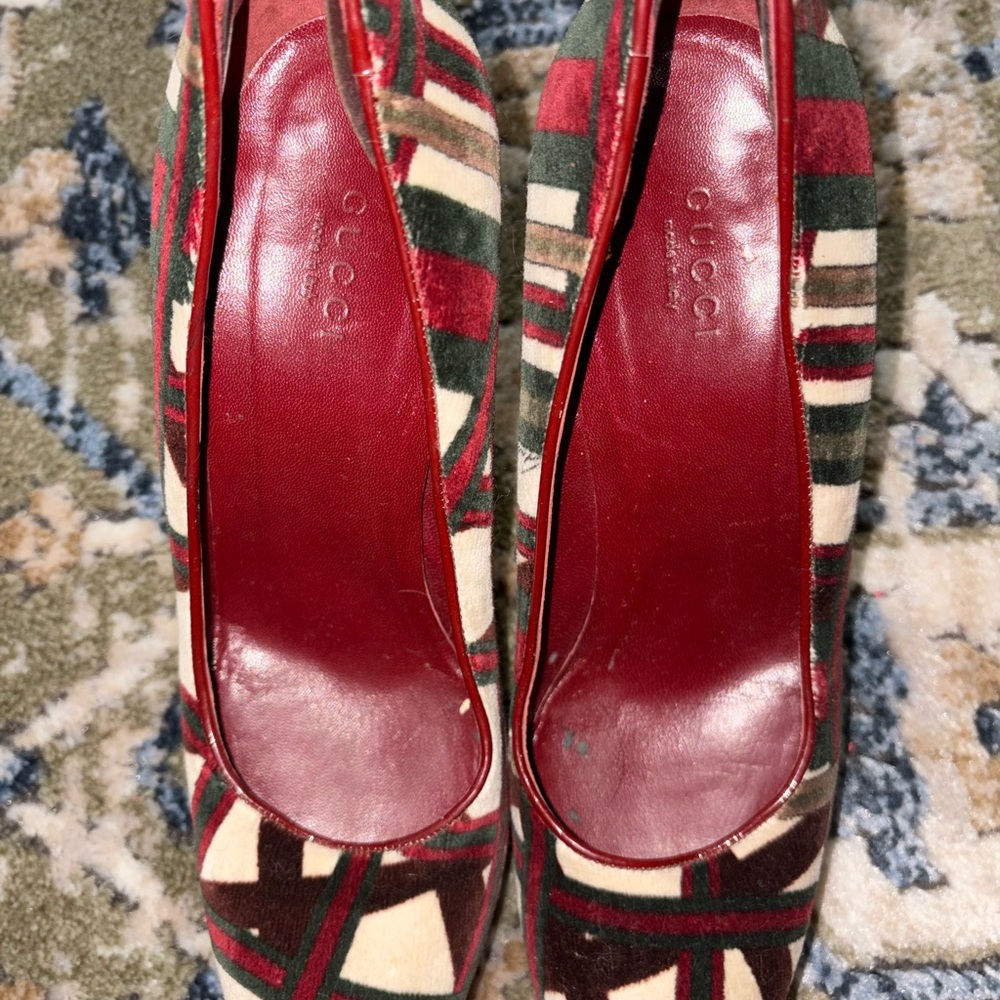 Gucci Women's Red and Green Patterned Heels